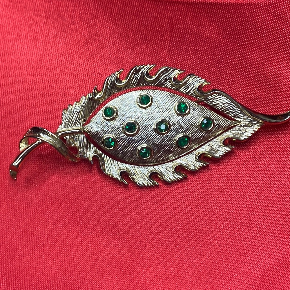 Vintage - goldtone - leaf - brooch
